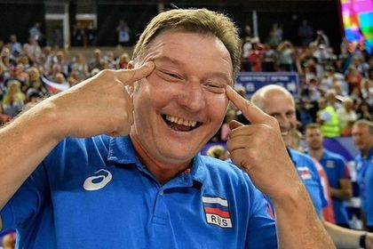Объяснен расистский жест изобразившего азиатов тренера сборной России