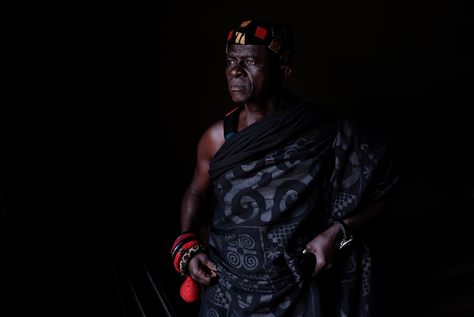 69-летний Нана Ассенсо — старейшина деревни Адидван. «В детстве мне рассказывали историю о двух моих прапрапрадядюшках Кваме Баду и Кофи Абоагье, которые были схвачены и проданы в рабство», — рассказывает он.
