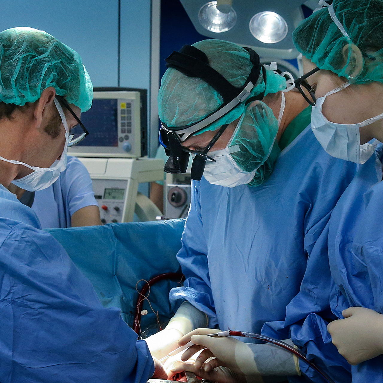 Врач трансплантолог. Трансплантология органов. Трансплантация операция. Трансплантация органов операции.