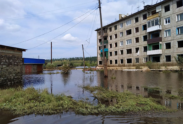Затопленная улица в городе Тулуне