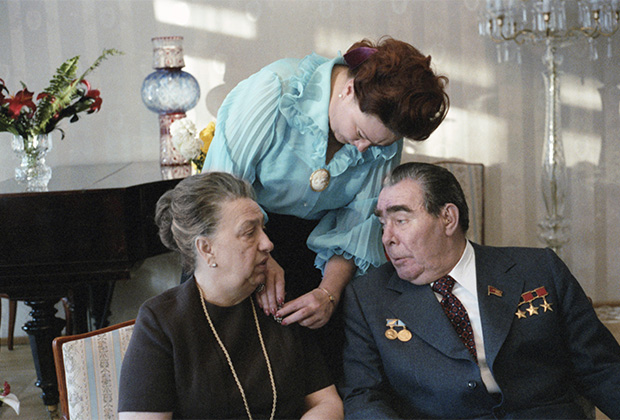 Галина с родителями Викторией Петровной и Леонидом Ильичом Брежневыми
