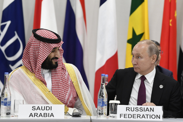 Наследный принц Саудовской Аравии Мухаммед бен Сальман аль Сауд и президент России Владимир Путин