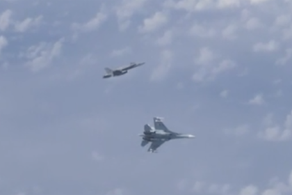 В НАТО объяснили сближение истребителя с самолетом Шойгу