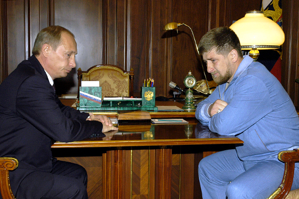 Владимир Путин и  Рамзан Кадыров 9 мая 2004 года 