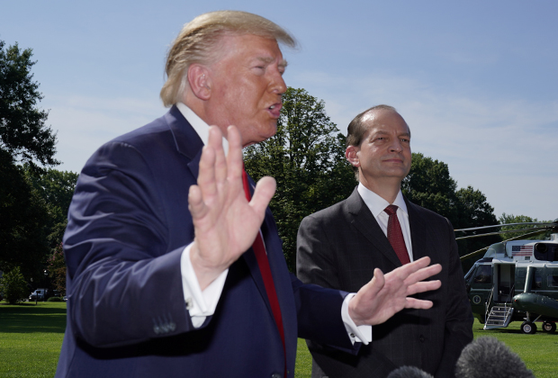 Президент США Дональд Трамп и Александр Акоста, ушедший с поста министра труда из-за секс-скандала