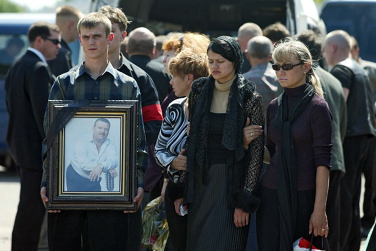 Похоронить бывшего мужа. Похороны сына Яны Трояновой.