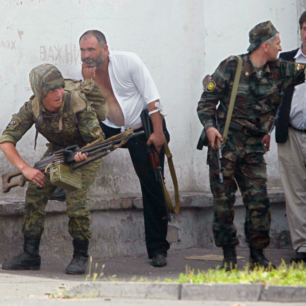 Август захватов. 2004- Захват заложников в школе в Беслане. Беслан 1 сентября 2004 штурм.