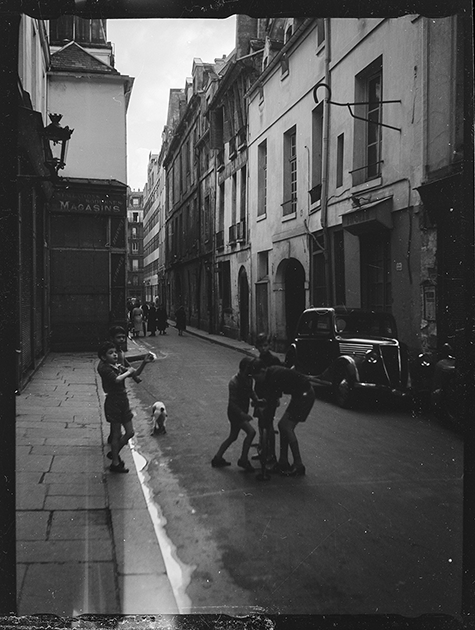 Улица в районе Маре. Париж, Франция, 1939 год
