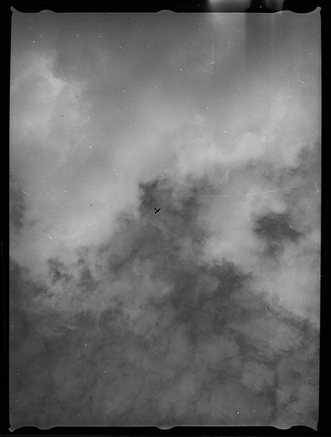 Самолет в небе. Англия, сентябрь 1939 год
