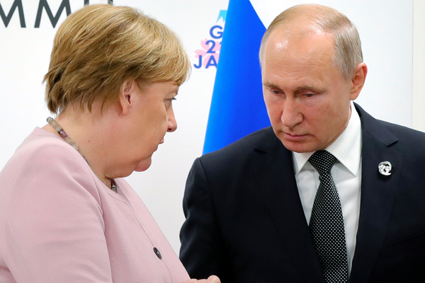 Ангела Меркель и Владимир Путин (архивное фото)