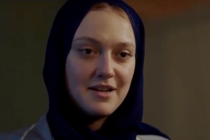 Зрителей разозлила светлокожая актриса в роли мусульманской беженки