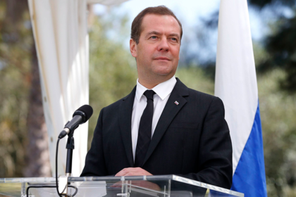 Медведев выступил за не менее гибкие формы рабочего времени