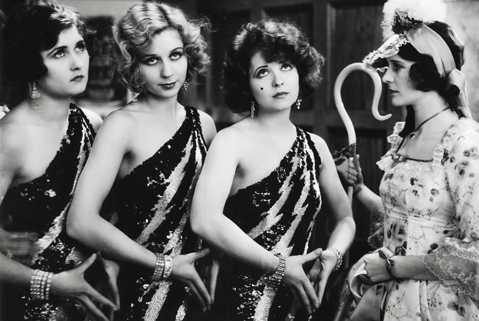 Клара Боу и другие актрисы конца 1920-х в фильме «Бурная вечеринка», 1929 год