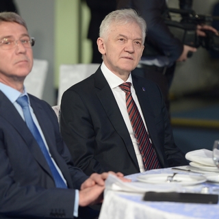 Бизнесмены Леонид Михельсон (слева) и Геннадий Тимченко