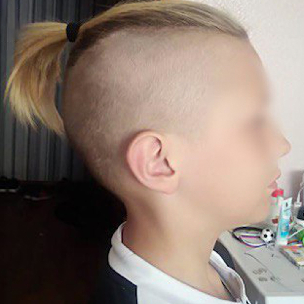 Прическа для мальчика с хвостиком на макушке