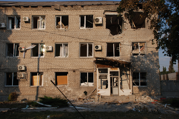 Разрушенное здание в городе Иловайске Донецкой области