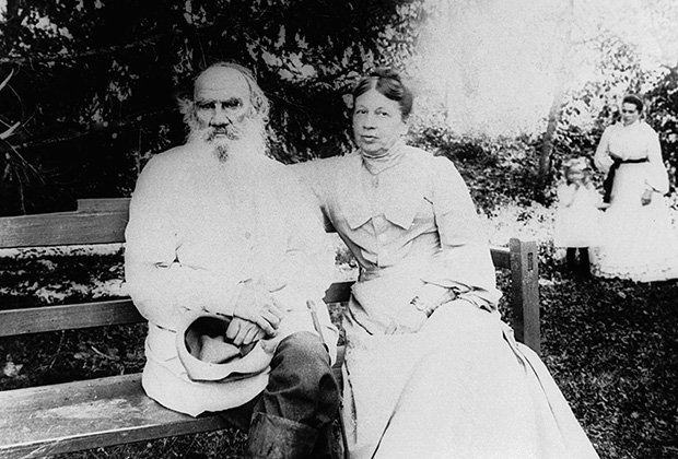 Писатель Лев Толстой и Софья Андреевна Толстая в Ясной Поляне