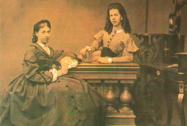 Сестры С. А. Толстая и Т. А. Берс, 1860-е годы