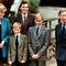 Принцесса Диана с сыновьями, принцами Гарри и Уильямом, мужем, принцем Чарльзом, и директором Итона Эндрю Гейли (во втором ряду), 1995 год 