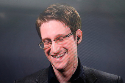 США подали в суд на Сноудена из-за его книги