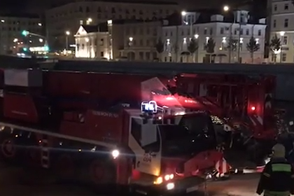В центре Москвы бетономешалка упала в реку