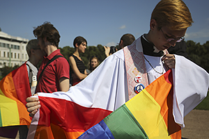 В России студента захотели отчислить за поддержку ЛГБТ Тотальная слежка и угрозы: как и зачем уральский вуз объявил войну геям