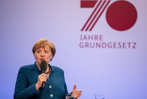 Ангела Меркель на юбилее немецкой конституции