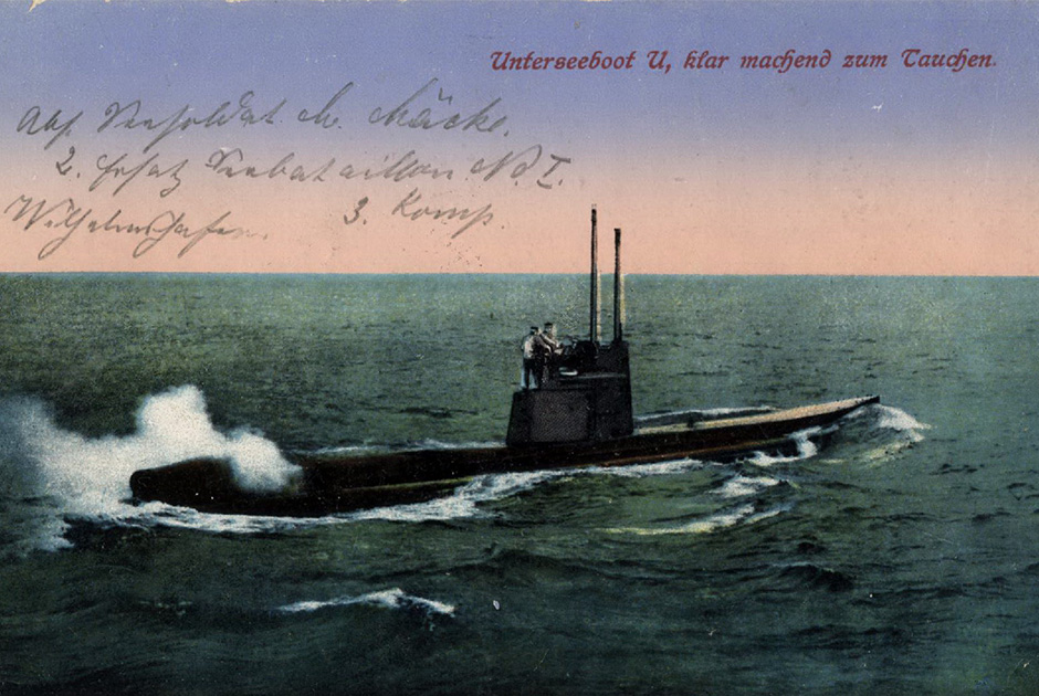 Германская подводная лодка одного из первых типов в походе