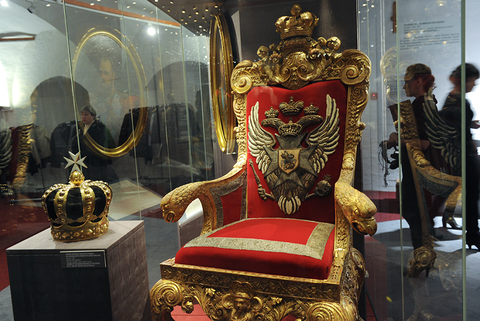 Мальтийская корона императора Павла I и его трон