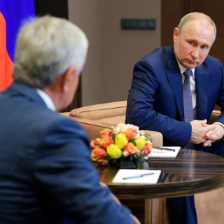 Владимир Путин и президент Республики Абхазия Рауль Хаджимба