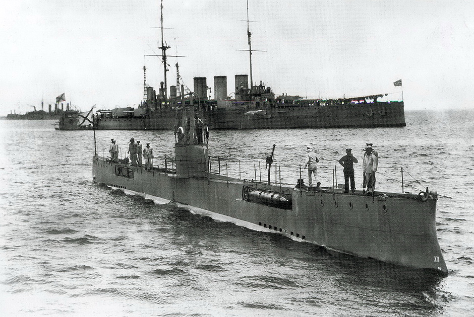 1913 год. Русская подводная лодка «Акула». Погибла в ноябре 1915 года, подорвавшись на мине