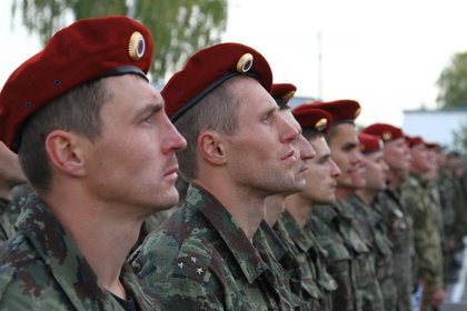 Семеро бойцов спецназа ФСИН получили краповые береты