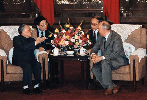 Переговоры между Дэн Сяопином и Михаилом Горбачевым