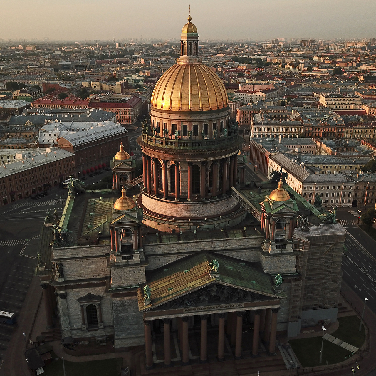 Культура санкт петербурга. Культурные памятники Санкт-Петербурга. Культурное наследие Санкт-Петербурга. Исаакиевская площадь вид сверху.