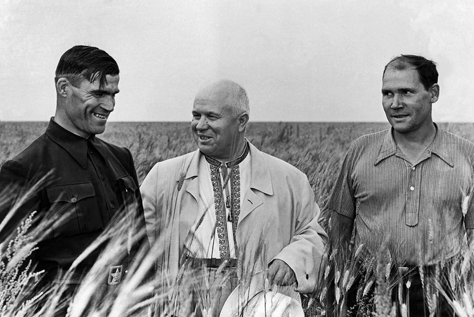 Генсек Хрущев с колхозниками в Казахстане, 1956 год