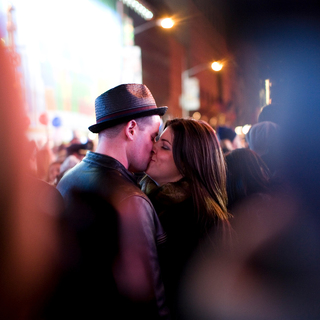 14 реальных историй о самых неловких первых поцелуях 😅
