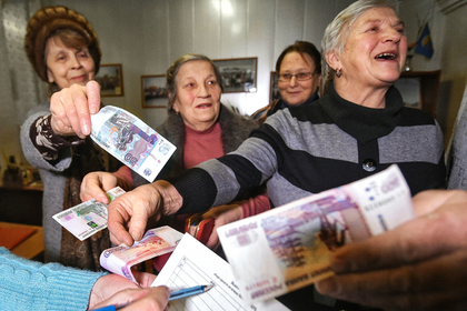 Как в попытке разбогатеть доверчивые россияне теряют деньги, машины и жилье