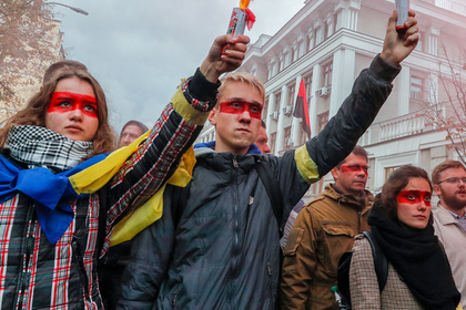Зеленский подписал мирные соглашения по Донбассу. Почему украинцы недовольны?