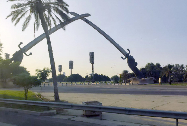 Монумент «Мечи Кадисии» в Багдаде