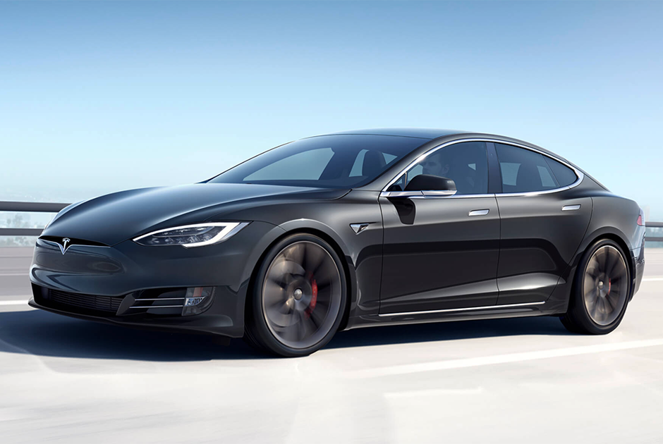 По-настоящему о Tesla заговорили лишь после дебюта Model S в 2012 году. Даже первые версии «эски» развивали мощность до 470 лошадиных сил и могли проехать без малого 400 километров. Самые же современные версии модели развивают 762 лошадиные силы и могут проехать на одном заряде более 550 километров