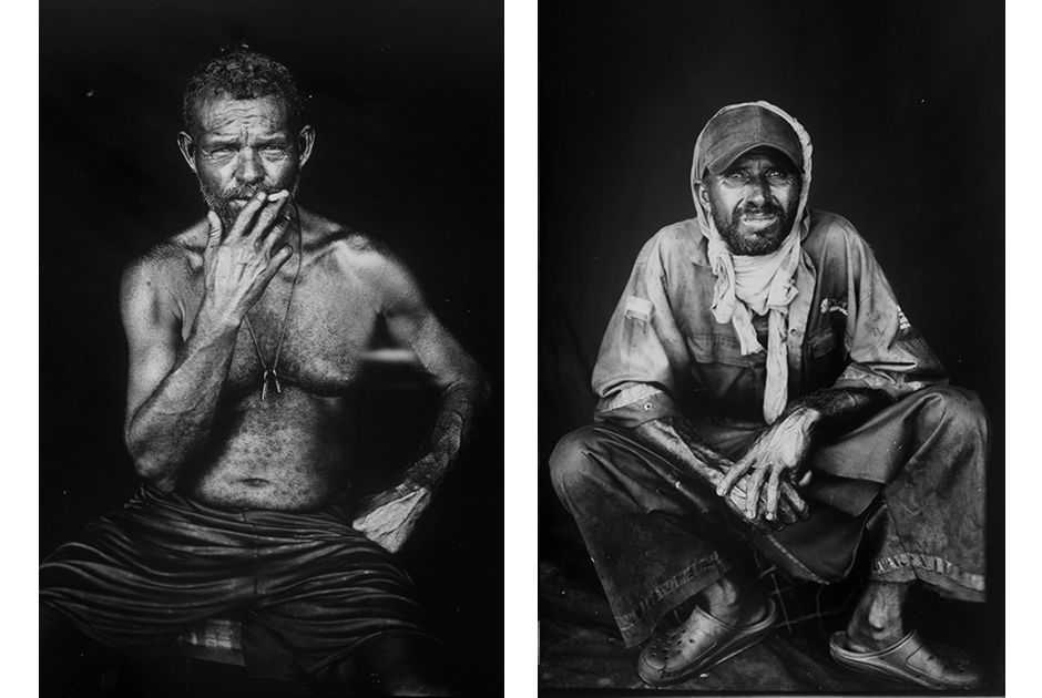 На фото слева: рыбак Алехандро курит сигарету после рабочего дня. На фото справа: бывший нефтяник Хосе Грегорио Ромеро позирует в одной из старых униформ PDVSA для рыбалки