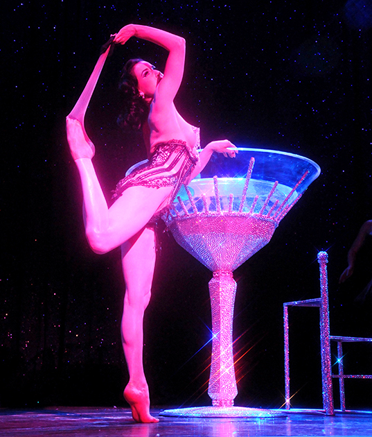 Дита фон Тиз во время представления Strip Strip Hooray, 2012