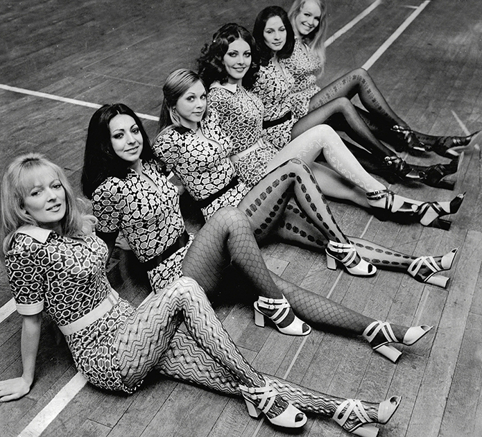 Танцевальная труппа в колготках с принтом, 1971