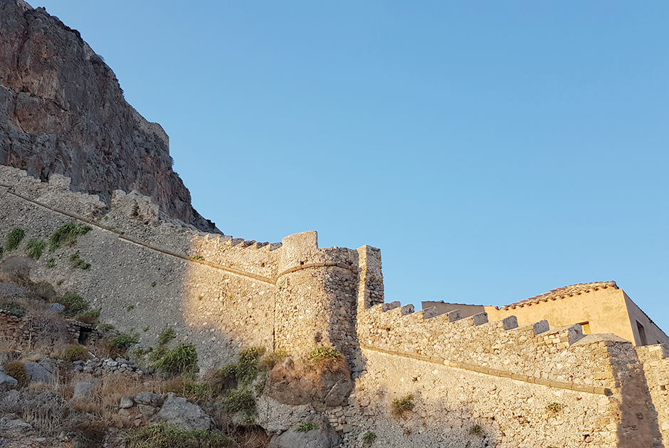 Стены крепости Монемвасия