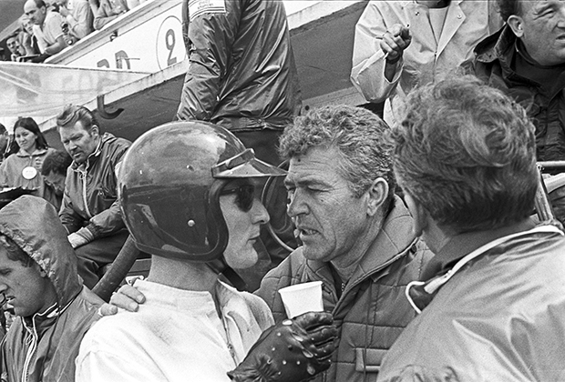 Кен Майлз и Кэрролл Шелби на гонке «24 часа Ле-Мана», 1966 год 