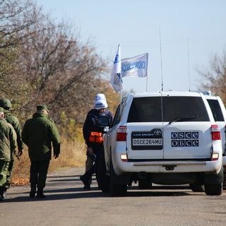 Наблюдатели ОБСЕ в селе Петровское в Донецкой области