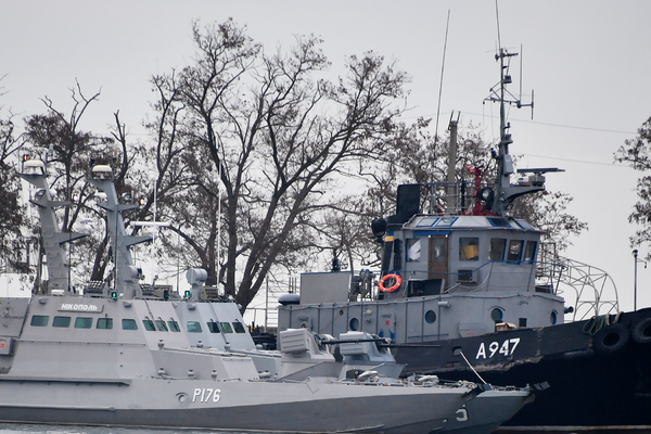 Катера «Никополь», «Бердянск» и рейдовый буксир «Яны Капу» ВМС Украины
