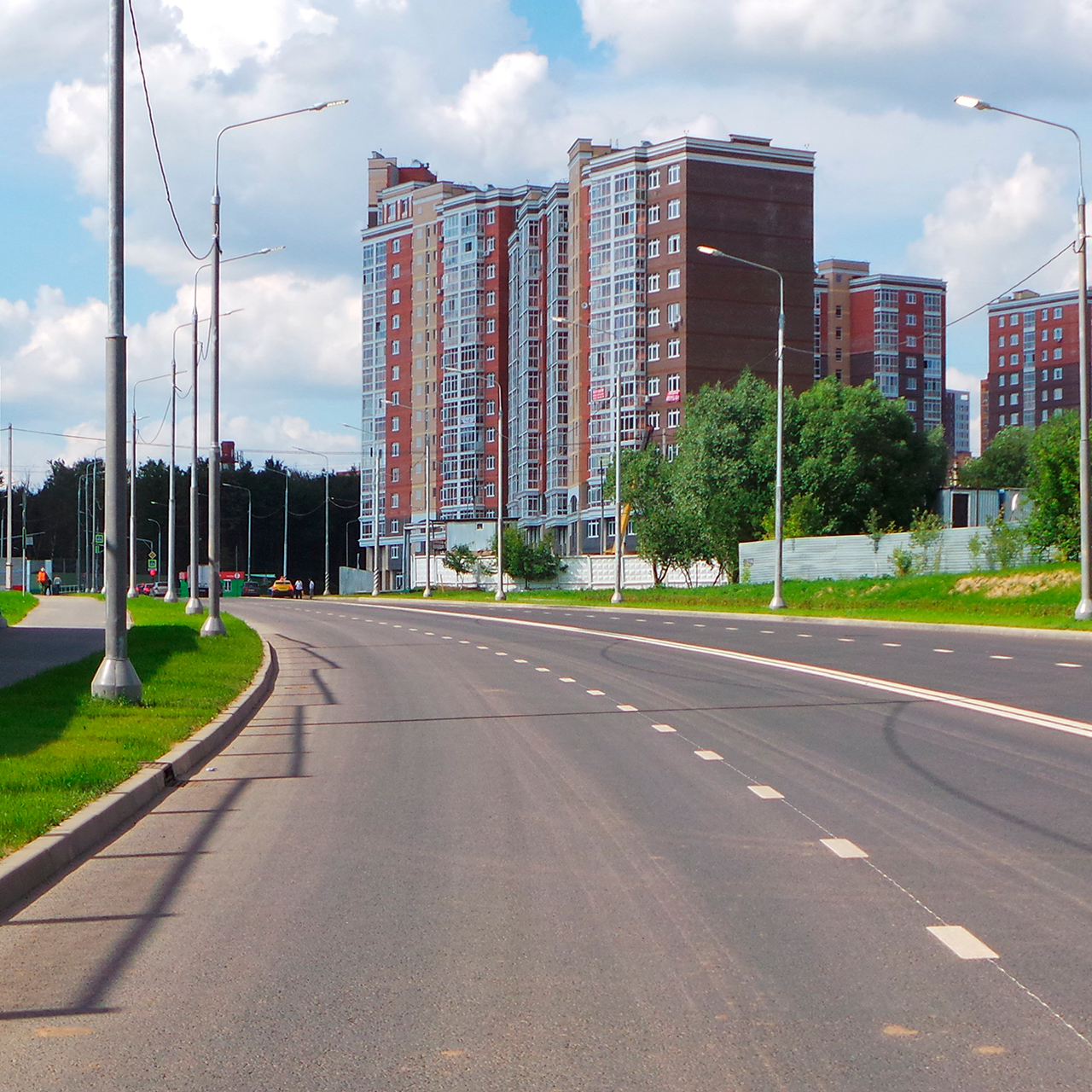 Южное бутово тинао. Южное Бутово Коммунарка. Новая Москва Сити в Коммунарке. Коммунарка Бутово фото. Дорога от поселка Коммунарка до Южного Бутово.