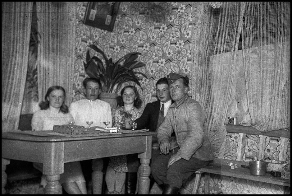 Вечер в деревенском доме. 1939-1942 годы