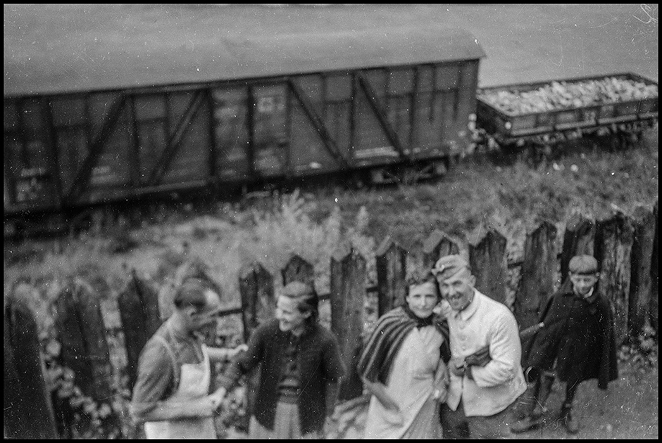 Фото из окна вагона поезда. 1939-1942 годы